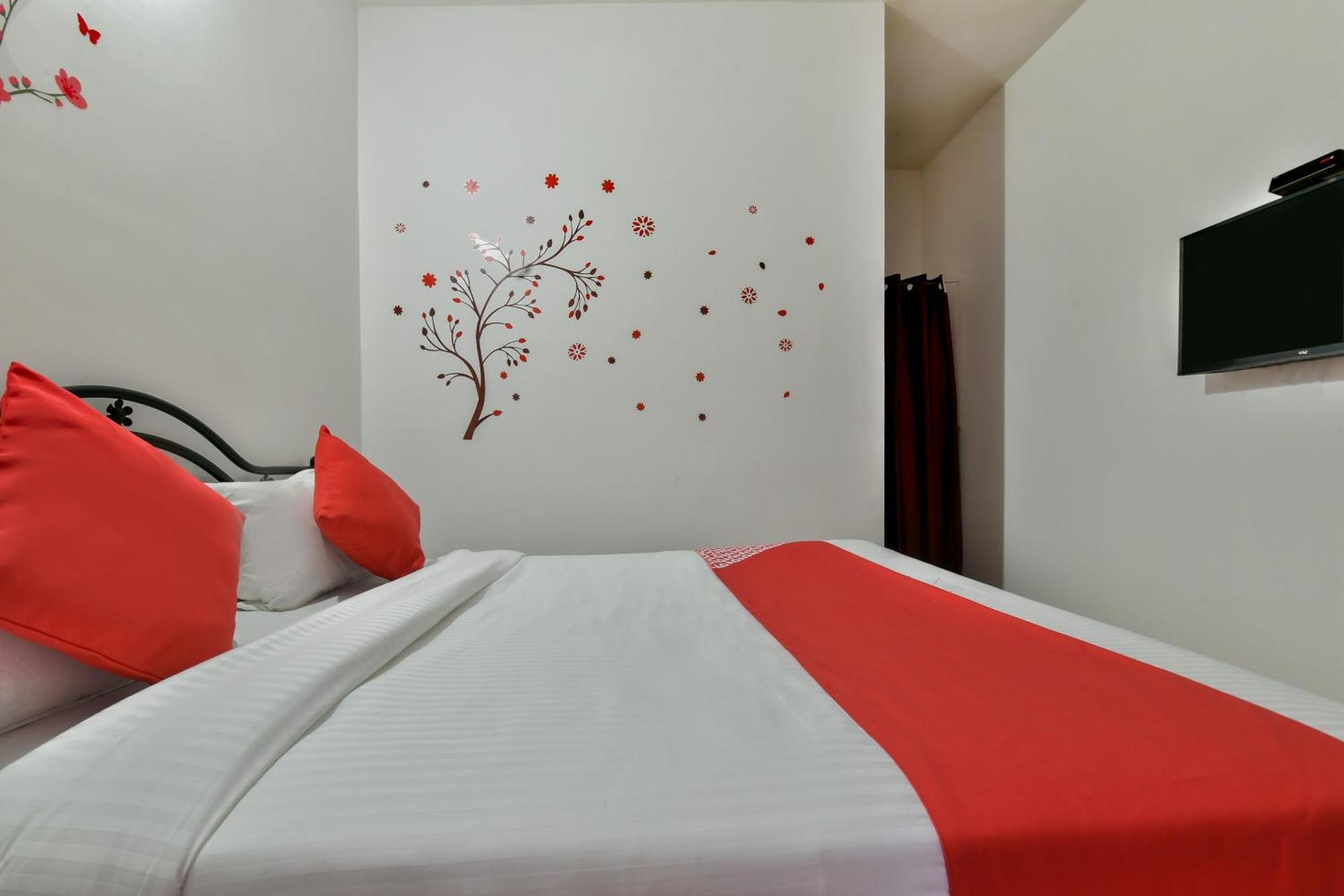 โอโย 17147 รูท 77 Hotel กาลังกูติ ภายนอก รูปภาพ